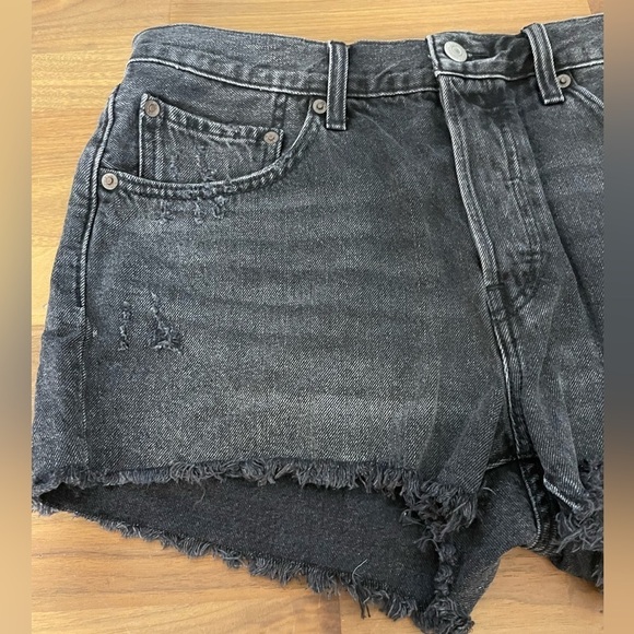 Levi's premium 501 trashed black distressed shorts - Picture 5 of 12